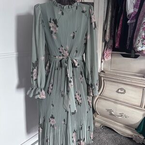 Elegant Floral Long Sleeve Dress in Soft Green